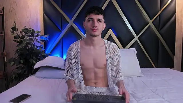 LiamMuller online show from November 2025 12:11:02 PM