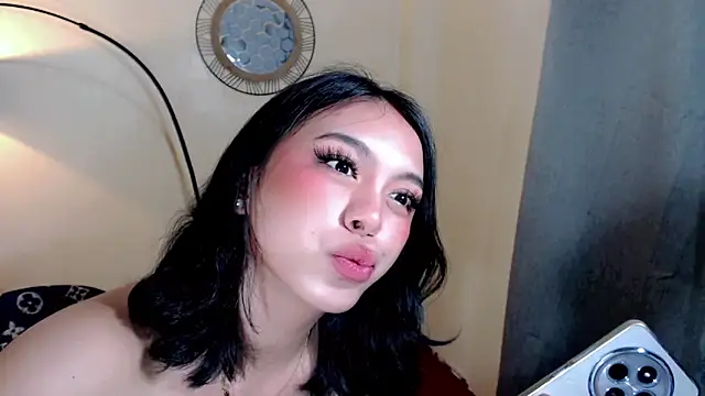 Snapshot of Alison_mooreX chatting on November 2025 05:51:02 PM Alison mooreX online show from November 2025 05:51:02 PM