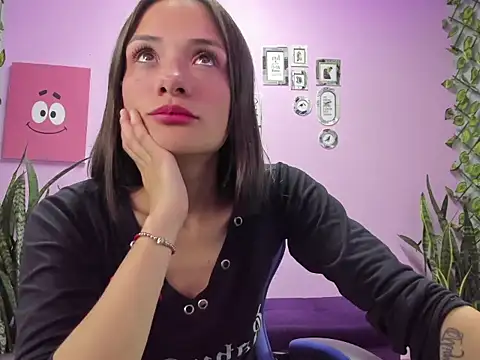 Tammy Thompson  online show from November 2025 01:49:01 PM