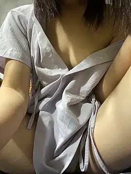 Snapshot of Leyleisanmay chatting on September 2025 03:44:02 PM Leyleisanmay online show from September 2025 03:44:02 PM