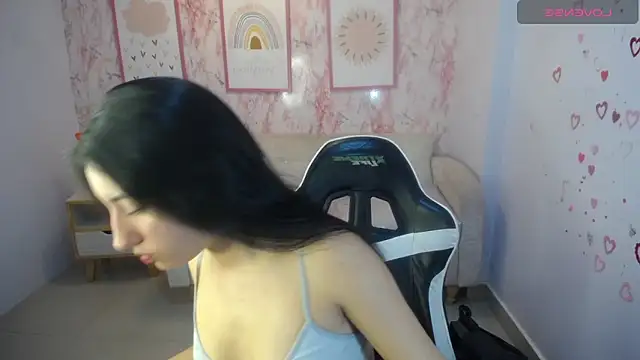 Snapshot of Kylie_ch1 chatting on October 2025 03:40:02 AM Kylie ch1 online show from October 2025 03:40:02 AM