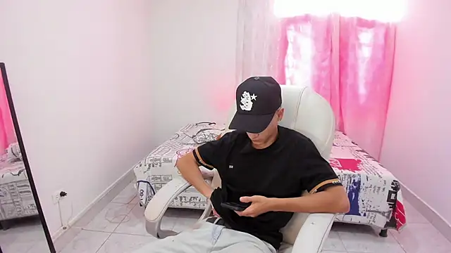 Aron Boyy online show from September 2025 07:43:02 PM