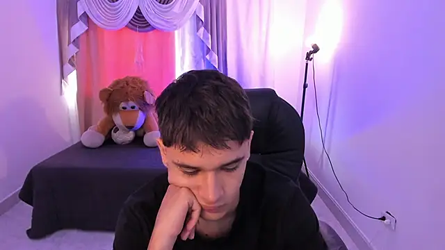 Aron Boyy online show from April 2026 07:26:02 PM