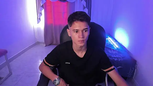 Aron Boyy online show from November 2025 08:46:02 PM