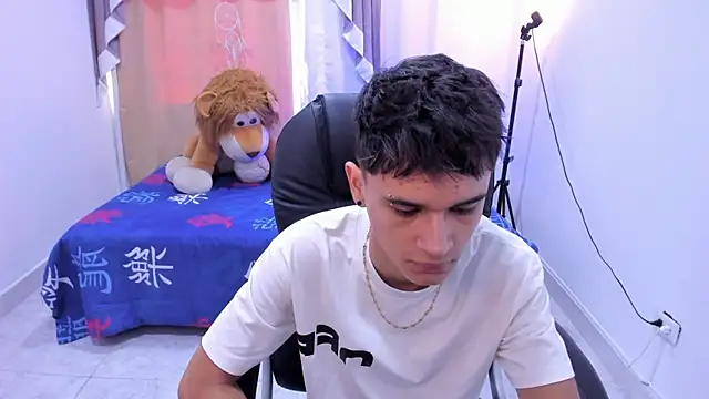 Aron Boyy online show from April 2026 08:04:02 PM