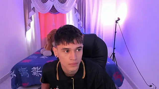 Aron Boyy online show from April 2026 08:21:01 PM