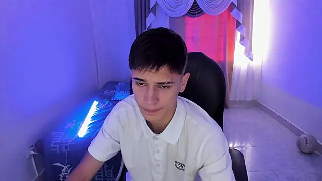 Aron Boyy online show from November 2025 07:40:02 PM