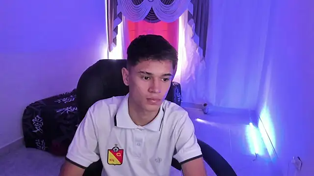 Aron Boyy online show from December 2025 07:18:02 PM