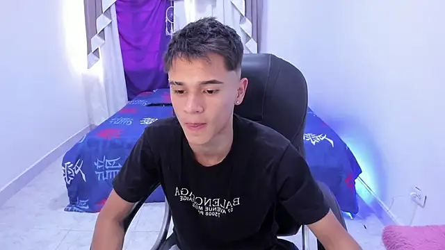 Aron Boyy online show from October 2025 07:35:02 PM