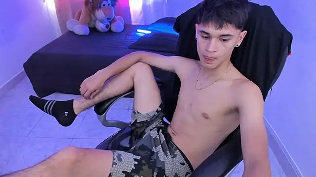 Aron Boyy online show from March 2026 08:13:01 PM