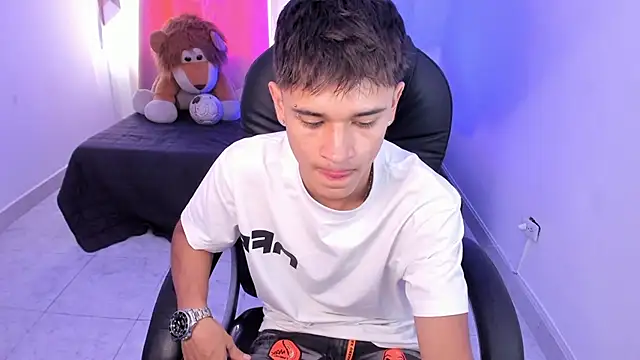 Aron Boyy online show from February 2026 07:33:02 PM