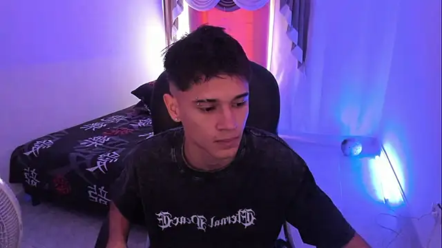 Aron Boyy online show from December 2025 07:45:01 PM