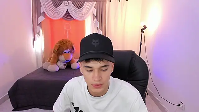 Aron Boyy online show from March 2026 07:59:02 PM