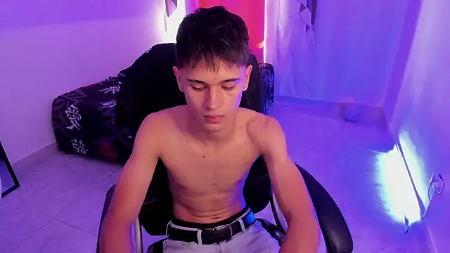 Aron Boyy online show from December 2025 07:31:01 PM