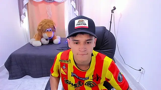 Aron Boyy online show from March 2026 08:18:01 PM