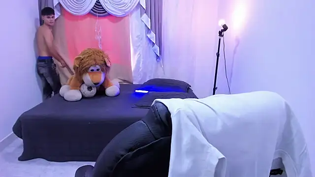 Aron Boyy online show from March 2026 07:57:02 PM