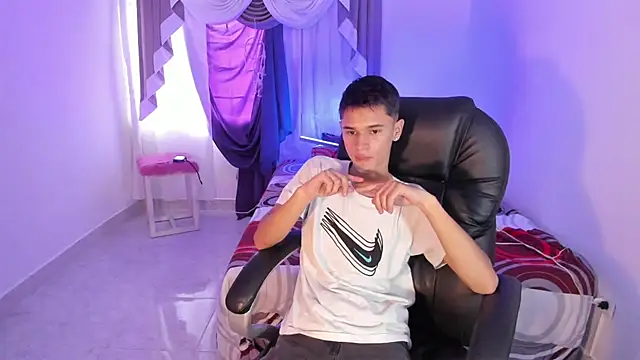 Aron Boyy online show from September 2025 08:42:01 PM