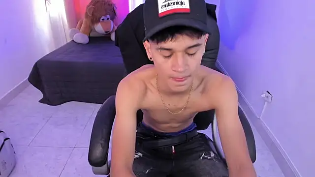 Aron Boyy online show from March 2026 08:26:02 PM