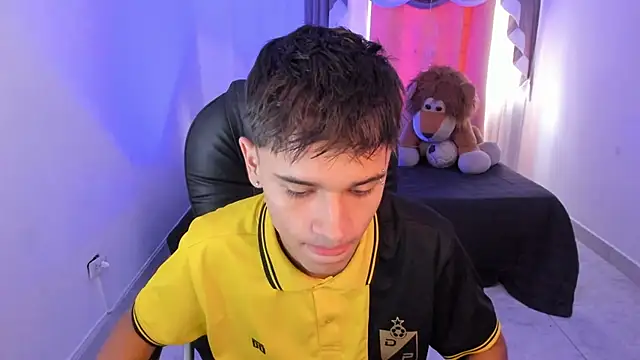 Aron Boyy online show from February 2026 05:44:01 PM