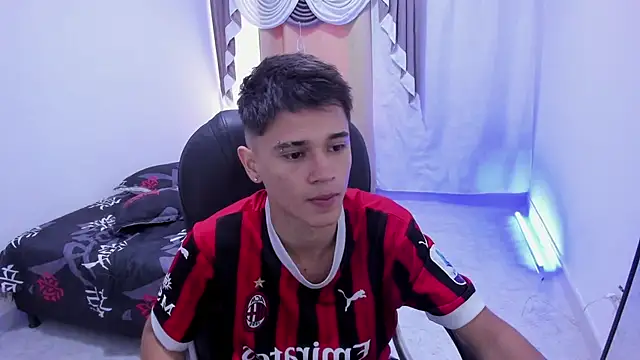 Aron Boyy online show from November 2025 07:58:02 PM