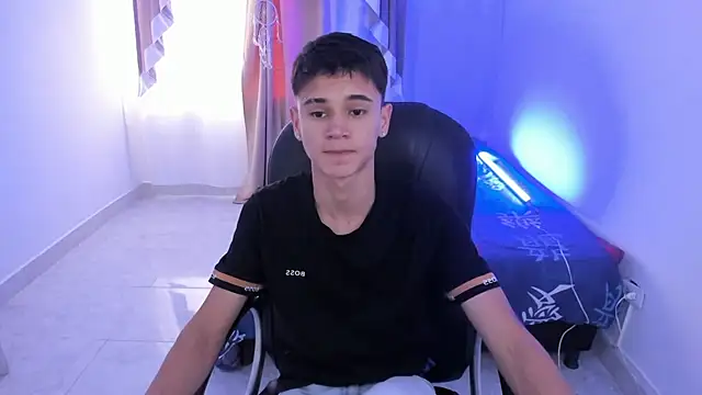 Aron Boyy online show from November 2025 08:25:01 PM