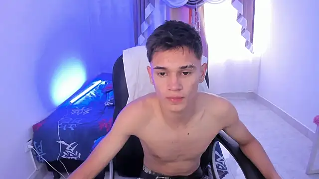 Aron Boyy online show from November 2025 08:47:02 PM