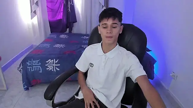 Aron Boyy online show from October 2025 08:21:01 PM