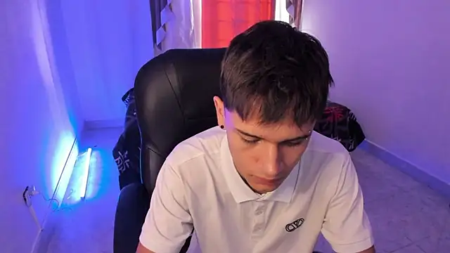 Aron Boyy online show from January 2026 08:13:02 PM