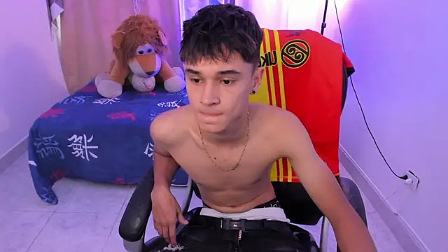 Aron Boyy online show from April 2026 09:44:01 PM