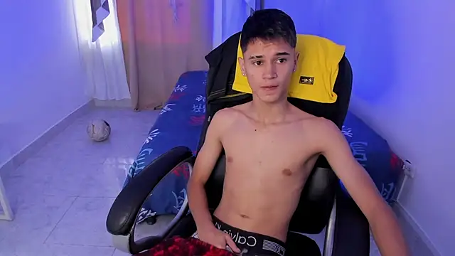 Aron Boyy online show from November 2025 08:56:01 PM