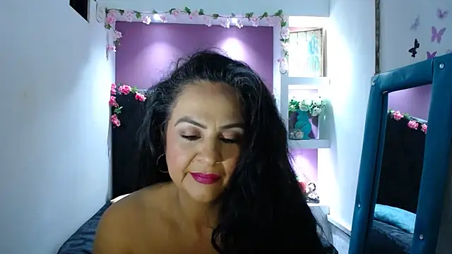 Snapshot of FunnyMatureXxX chatting on December 2025 07:35:01 PM FunnyMatureXxX online show from December 2025 07:35:01 PM