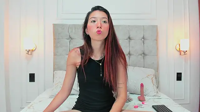 Snapshot of DulceEstrella_ chatting on October 2025 05:08:02 AM DulceEstrella online show from October 2025 05:08:02 AM