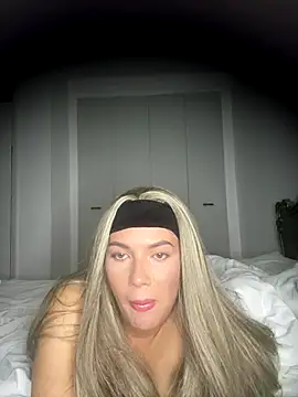 little lola x online show from October 2025 10:09:01 PM