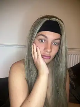 little lola x online show from April 2026 08:15:01 PM