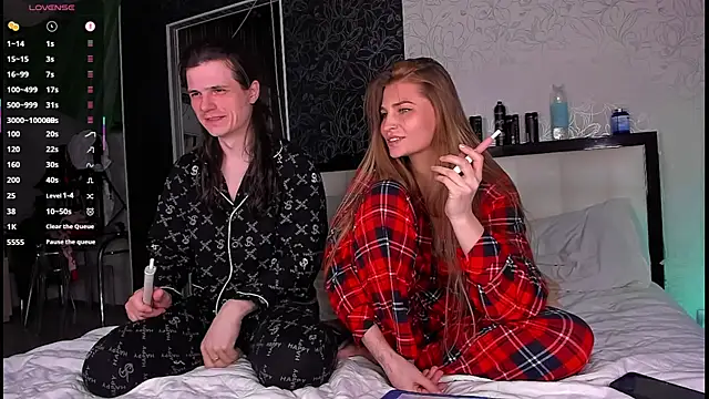 Kimberly Wolker online show from April 2026 04:41:02 PM