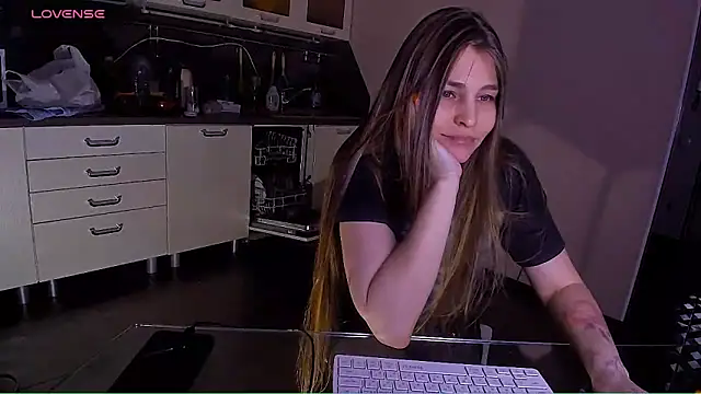 Kimberly Wolker online show from March 2026 03:26:01 PM