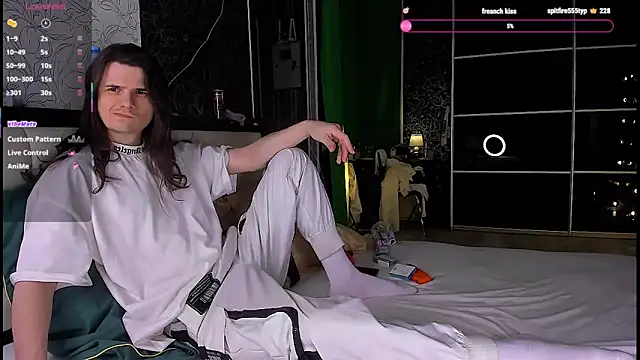 Kimberly Wolker online show from April 2026 12:00:01 PM