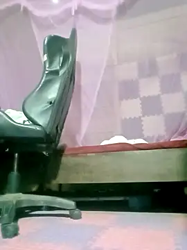 Surrilove online show from April 2026 11:00:02 PM