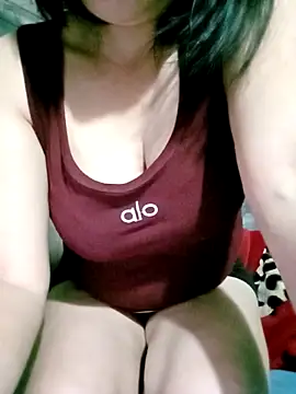 Surrilove online show from December 2025 04:01:01 PM