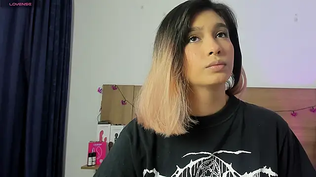 Akatsumi  online show from October 2025 09:36:02 PM