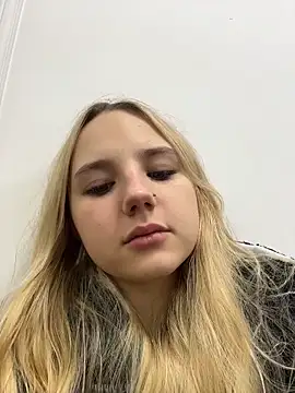 Sky Cutie online show from November 2025 04:16:01 AM