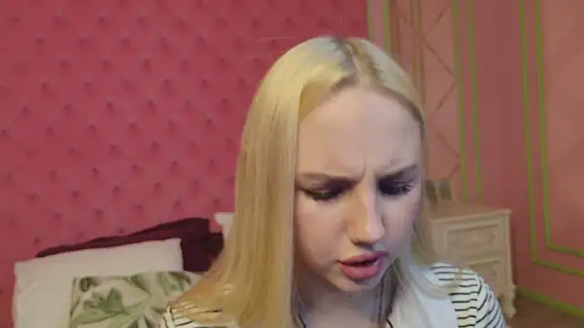 Snapshot of Sky_Cutie chatting on July 2026 04:32:02 AM Sky Cutie online show from July 2026 04:32:02 AM