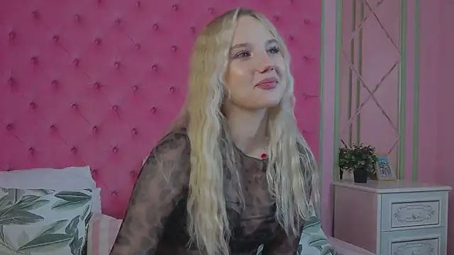 Sky Cutie online show from October 2025 05:39:02 AM