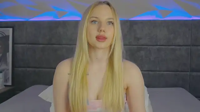Snapshot of Sky_Cutie chatting on June 2026 06:52:02 AM Sky Cutie online show from June 2026 06:52:02 AM