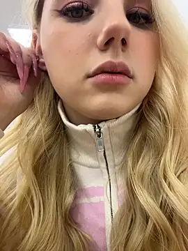 Sky Cutie online show from December 2025 04:46:02 AM