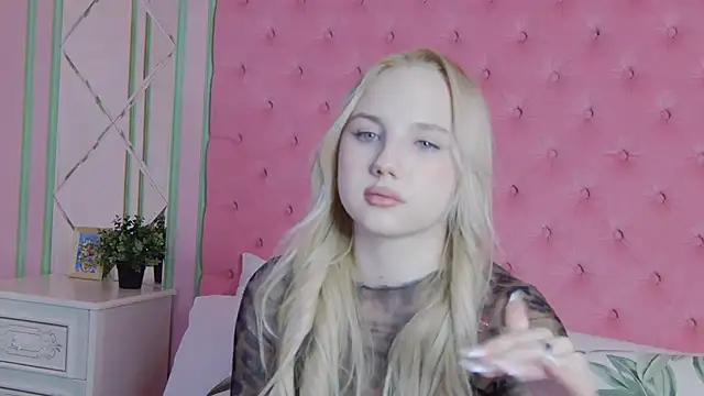 Sky Cutie online show from April 2026 04:52:01 AM