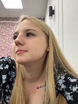 Sky Cutie online show from October 2025 04:24:02 AM