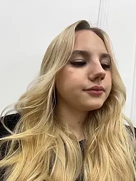 Sky Cutie online show from November 2025 04:24:02 AM