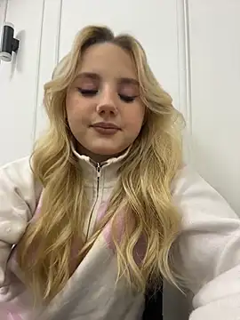 Sky Cutie online show from November 2025 04:45:02 AM