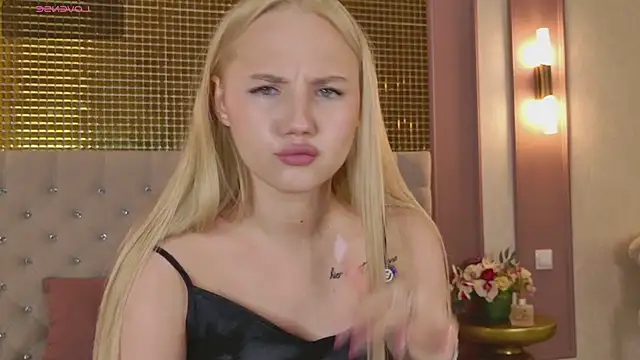 Snapshot of Sky_Cutie chatting on June 2026 04:35:02 AM Sky Cutie online show from June 2026 04:35:02 AM